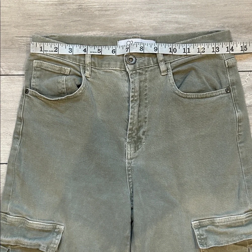 Q2 Premium Denim wide leg cargo jeans size small